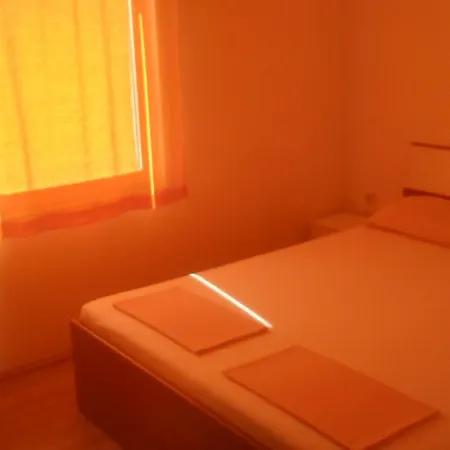 Trputec, Otok شقة *