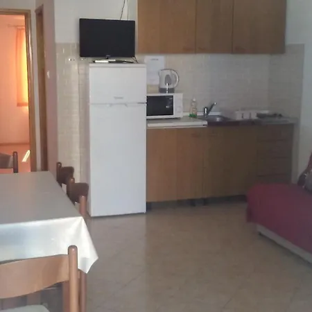 Trputec, Otok * فير