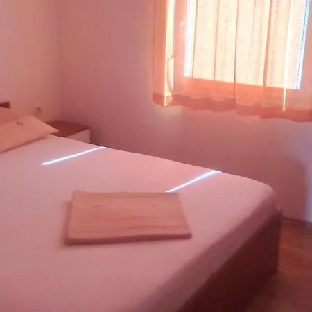 شقة Trputec, Otok *