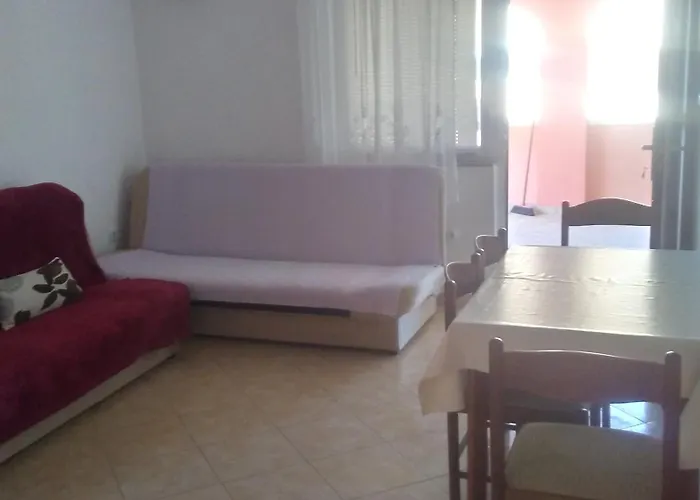 Trputec, Otok 아파트 비르