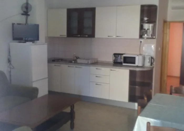 아파트 Trputec, Otok